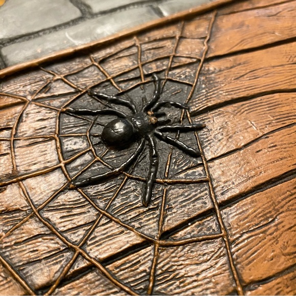 Vampires 3-D Journal - Running Press - Picture 9 of 10